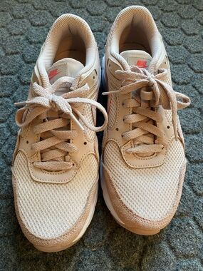 Women’s Nike Air. Pink/mauve.